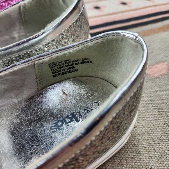 CWD Glitter Mary Janes Girls Size 3 Silver & Hot Pink Velcro Strap Great Conditi - Picture 3 of 6